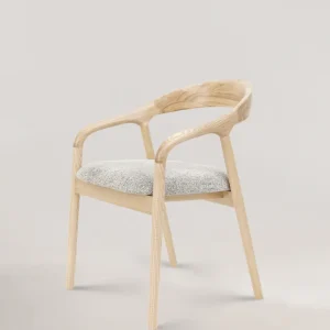 Silla de Comedor en Madera de Fresno Riva Natural tapizada en gris claro